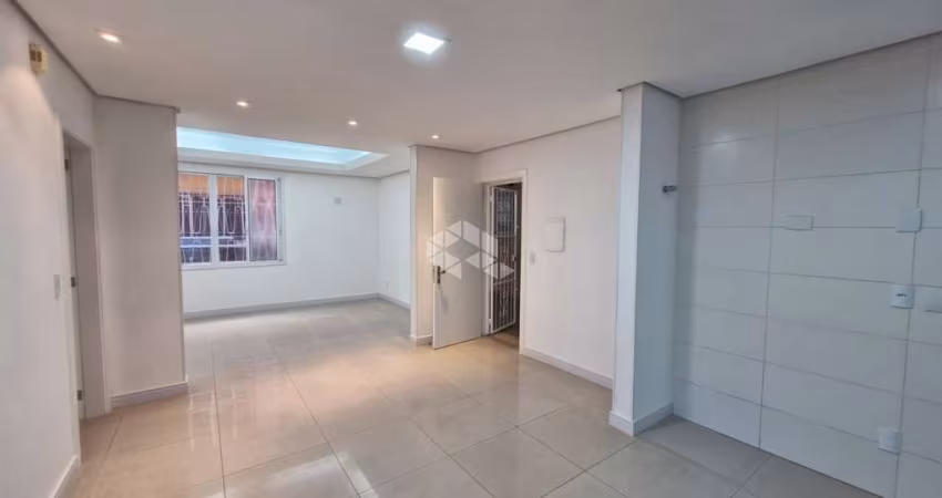Apartamento Térreo Garden Reformado - 3 Quartos  (1 Suíte), Pátio e Vaga - Bairro Navegantes