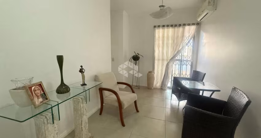 Apartamento de 2 dormitórios, sacada com churrasqueira no Bairro Humaita, Porto Alegre.