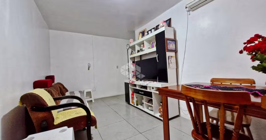 Apartamento de 2 dormitórios e 1 vaga de garagem, no Humaitá em Porto Alegre.