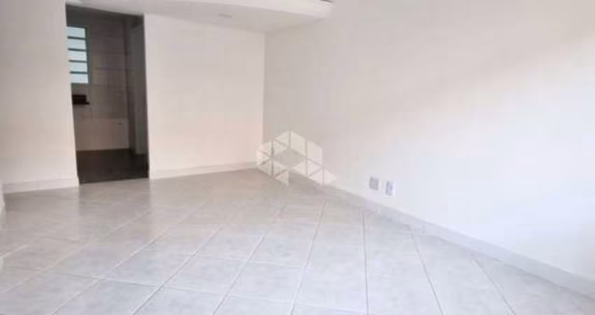 Casa com 4  dormitórios e 2 vagas de garagem, no bairro Humaitá, em Porto Alegre.