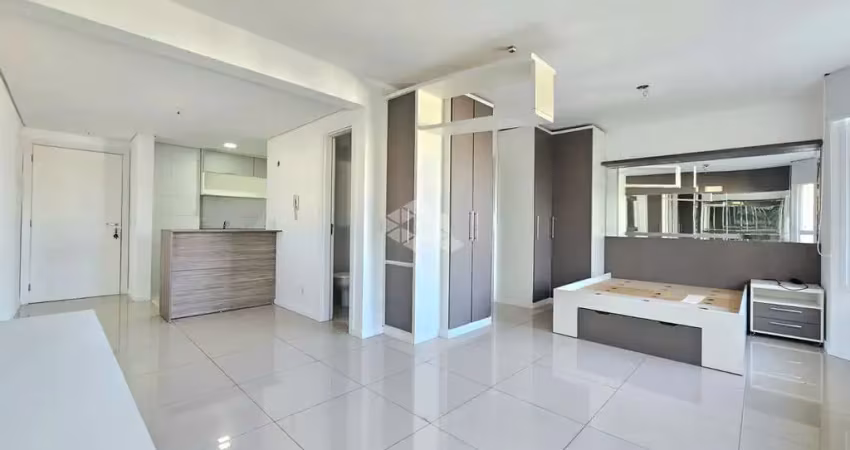 Apartamento com 1 suíte e 1 vaga de garagem coberta à venda no centro histórico de porto alegre
