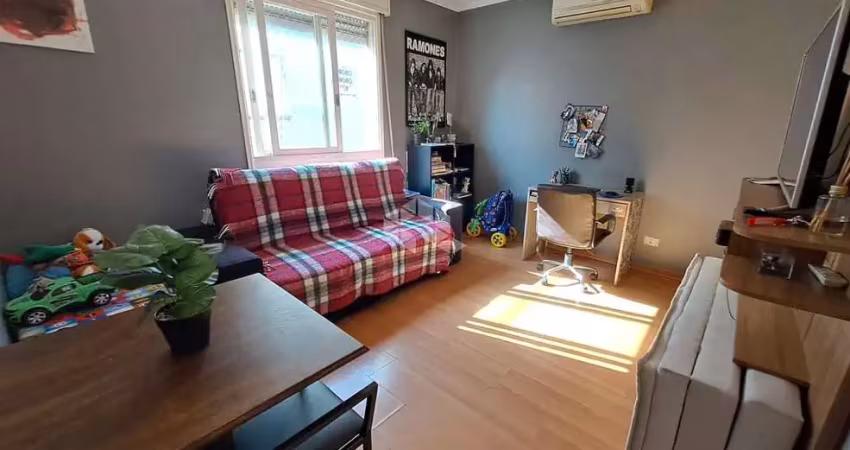Apartamento 1 dormitório, reformado, semimobiliado e 1 vaga de garagem no bairro passo dareia, em porto alegre.