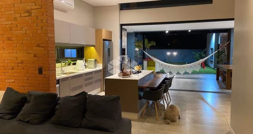 CASA NO BAIRRO CAMPECHE EM FLORIANÓPOLIS