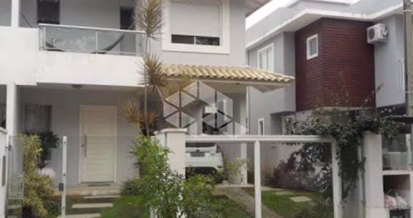 CASA NO BAIRRO CANASVIEIRAS - FLORIANÓPOLIS/SC.
