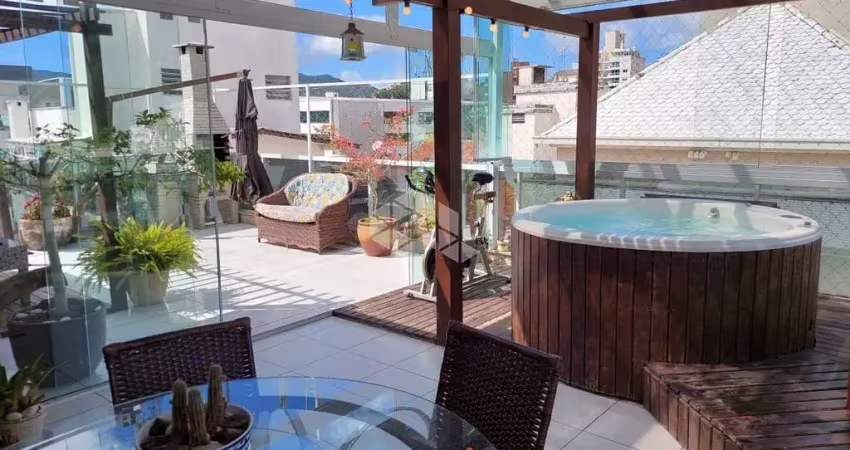 COBERTURA COM 2 SUÍTES NO BAIRRO TRINDADE - FLORIANÓPOLIS/SC