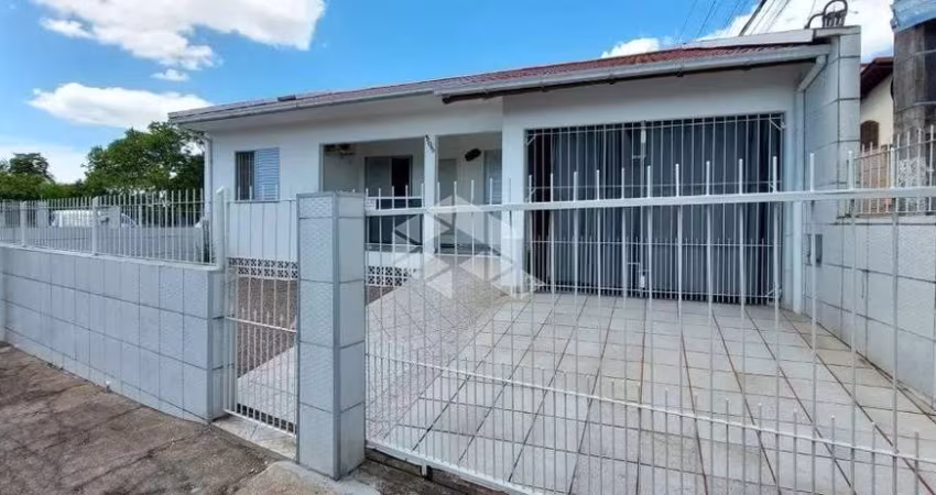 CASA COM DOIS DORMITÓRIOS NO CENTRO - PALHOÇA/SC