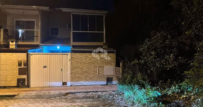 DUPLEX COM 2 QUARTOS À VENDA EM FORQUILHAS - SÃO JOSÉ/SC
