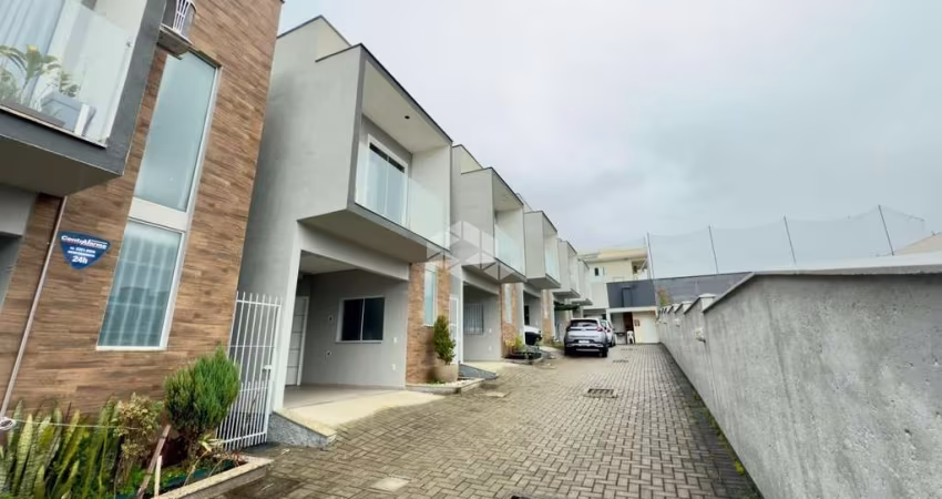 DUPLEX COM 2 SUÍTES EM CONDOMÍNIO FECHADO EM FORQUILHAS- SÃO JOSÉ/SC