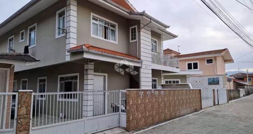 Seis imóveis (casas e apartamentos) em terreno de 500m² pantano do sul florianópolis - sc