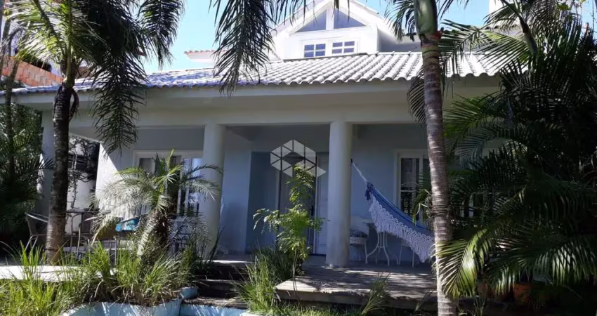 Mansão com 300m², piscina privativa e terraço com vista livre!