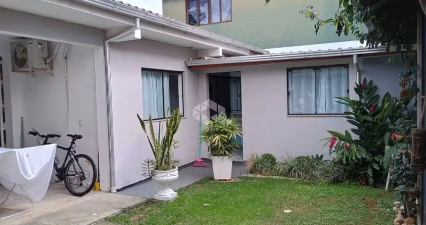 Casa 2 dormitórios 1 suíte no bairro são joão do rio vermelho em florianópolis/sc