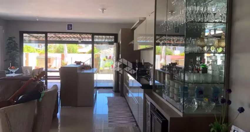 Sobrado semi-mobiliado com 3 suítes em florianópolis/sc