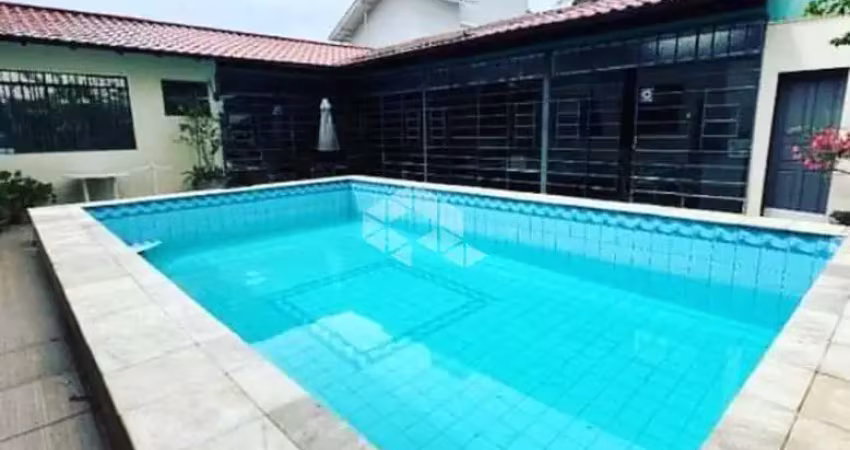 Casa com 6 dormitórios/quartos ideal para pousada em Canasvieiras/SC