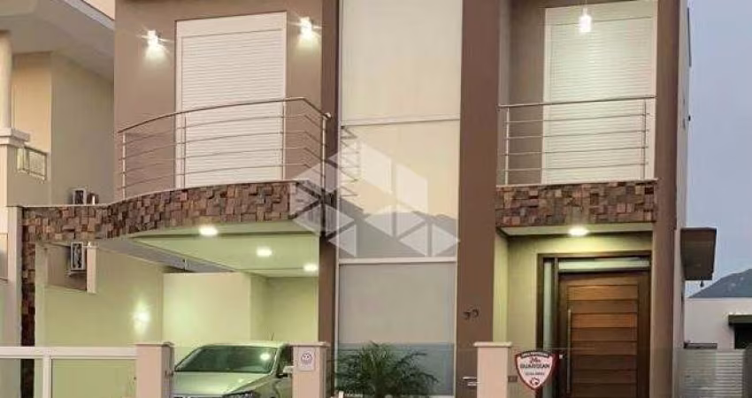 Casa com 3 dormitórios em São João do Rio Vermelho - Florianópolis