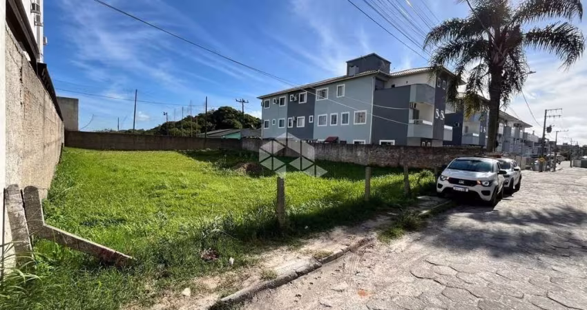 Um terreno de 440m² nos Ingleses do Rio Vermelho