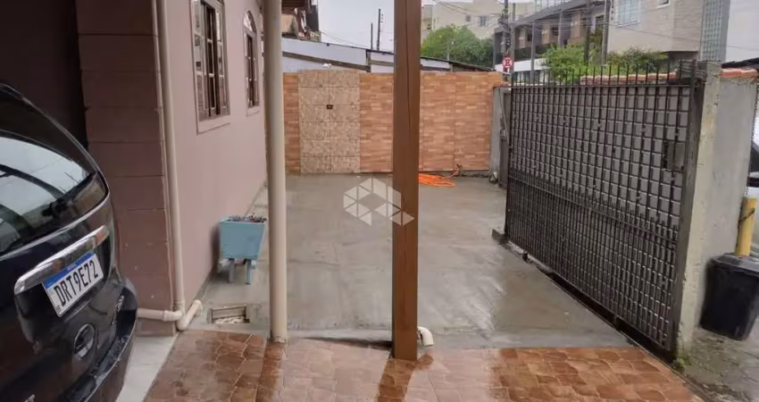 Casa com 3 quartos e + 3 quitinetes nos ingleses do rio vermelho