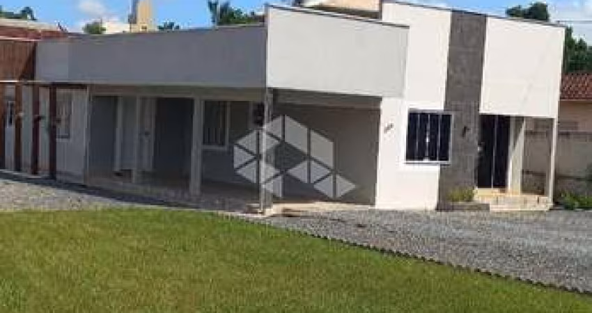 Casa a venda em São João Batista com 3 dormitórios sendo 1 suíte, com 3 vagas de garagem