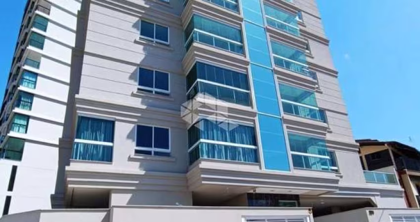 Apartamento a 100m do mar no Perequê mobiliado com duas suítes e duas vagas de garagem