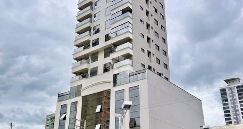 Apartamento com 3 suítes e 2 vagas na Meia Praia