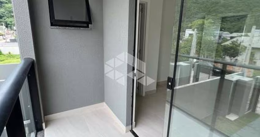Sobrado, 2 suítes com sacada, 1 vaga.