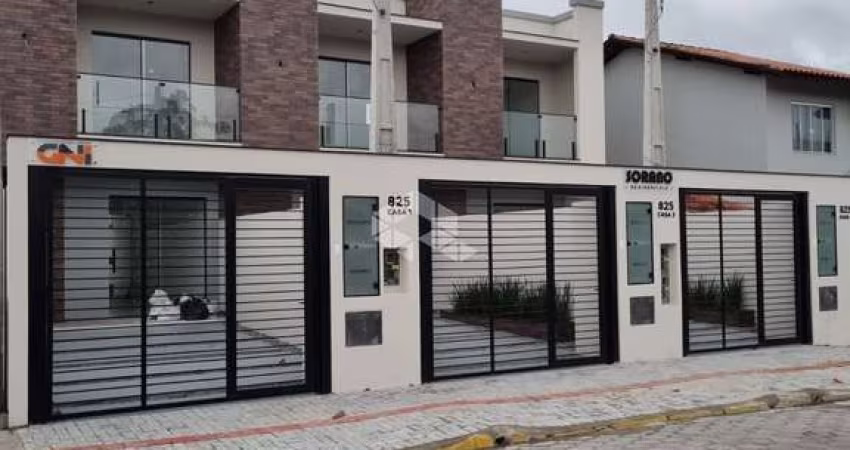 Sobrado com 3 dormitórios sendo 1 suíte, 1 vaga de garagem