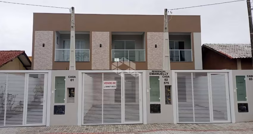Sobrado com duas suítes, 1 vaga de garagem, área externa em Porto Belo