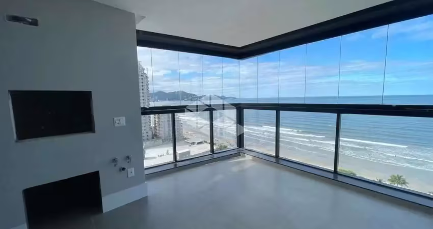 Apartamento com 4 suítes, 3 vagas de garagem na meia praia