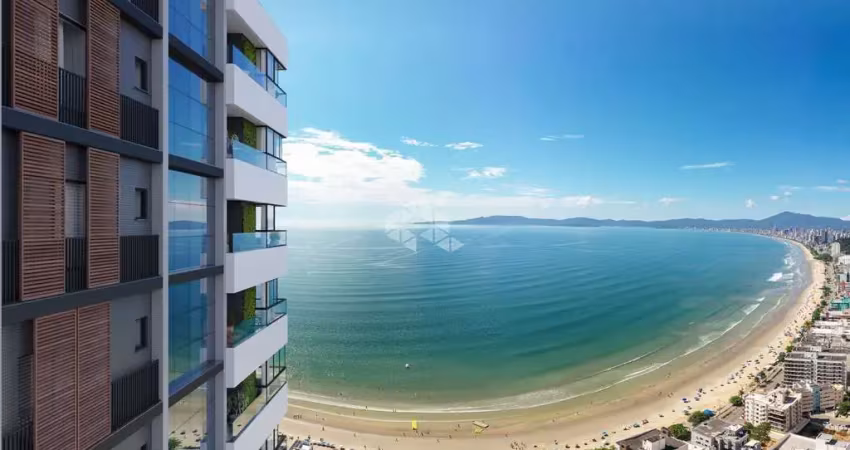 Apartamento no centro de itapema com 4 suítes e 3 vagas de garagem