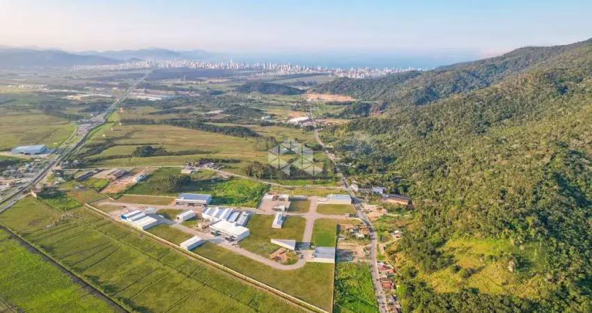 Terreno comercial em condomínio fechado em porto belo