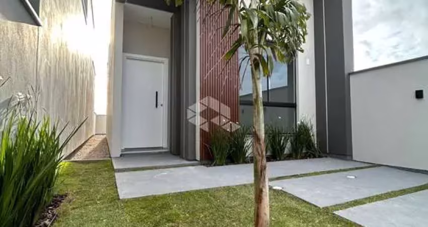 Casa em tijucas com dois dormitórios sendo 1 suíte e 1 vaga de garagem
