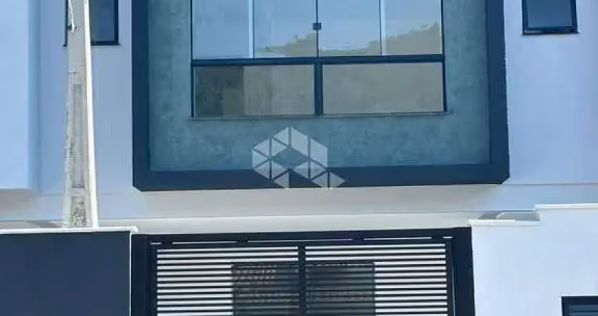 Sobrado novo com 3 dormitórios sendo 1 suíte, com 2 vagas de garagem em porto belo