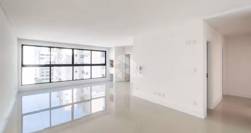 Apartamento com 3 suítes e 2 vagas de garagem em balneário camboriú centro