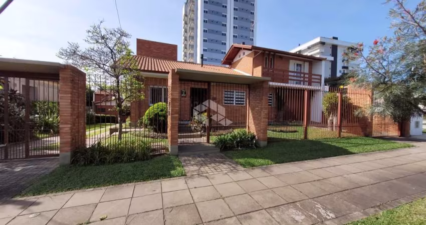 Casa ampla com 3 quartos 3 banheiros piscina, bairro Morro do Espelho São Leopoldo.