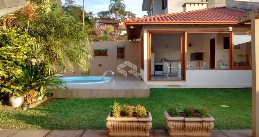 Linda casa em Ivoti, localizada no bairro Jardim do Alto, com 204m² de área construída em um terreno de 12x8x39m