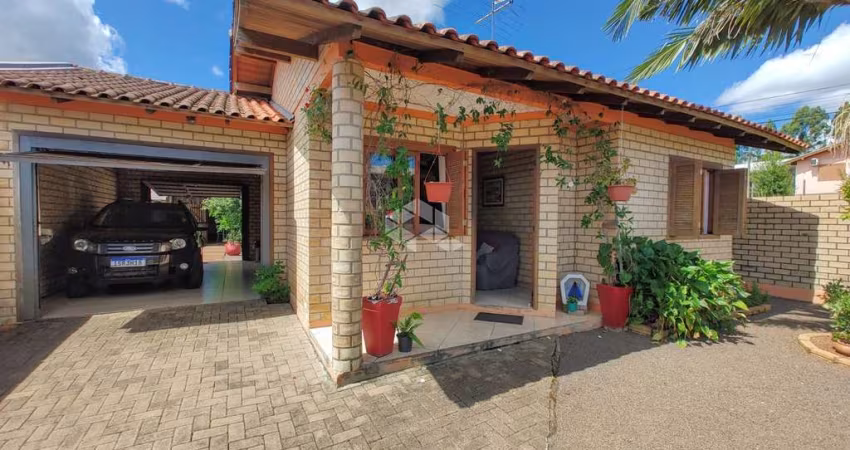 Casa térrea 02 dormitórios, 02 vagas garagem, pátio, quiosque com churrasqueira, bairro Bela Vista, Estância Velha. Aceita financiamento e FGTS