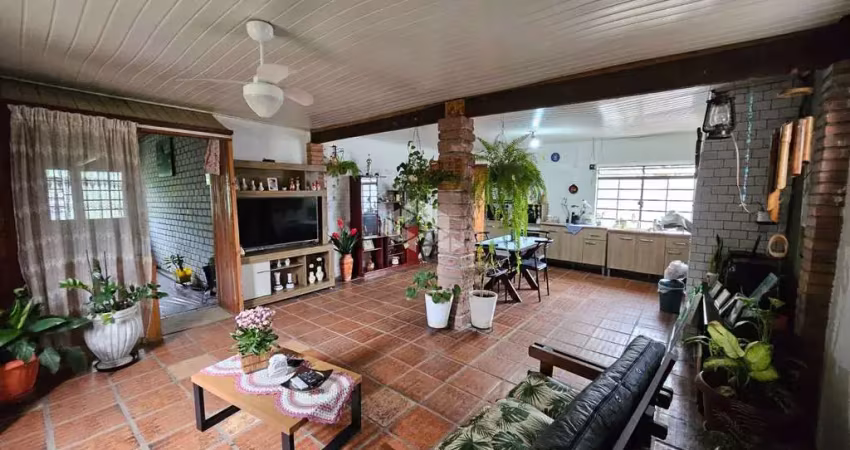 Casa à venda com 3 dormitórios e garagem para 2 carros, localizada no bairro jardim mauá em novo hamburgo.