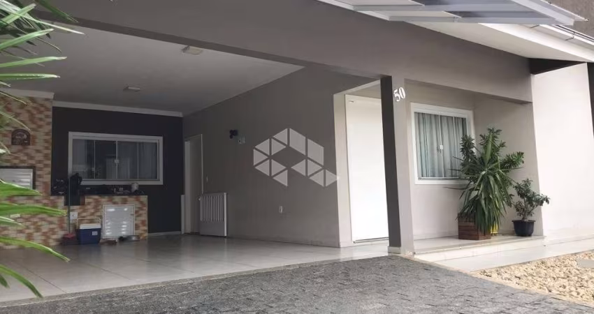Casa 1 suíte + 2 quartos/dormitórios no bairro Vila Lalau em Jaraguá do Sul, SC