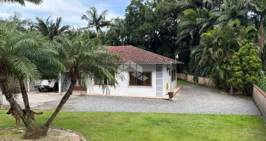 CASA A VEDA NO BAIRRO PARQUE MALWEE EM JARAGUA DO SUL
