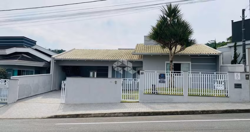 Casa mobiliada 3 dormitórios no bairro Amizade em Jaraguá do Sul, SC