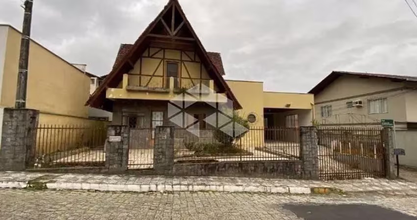 Terreno com 2 casas no bairro Czerniewicz em Jaraguá do Sul SC