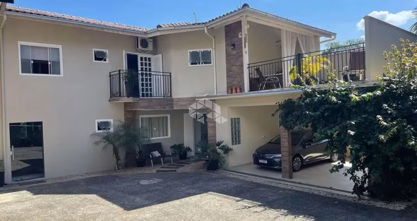 Casa 1 suíte + 2 dormitórios com sala comercial no bairro Barra do Rio Molha em Jaraguá do Sul SC