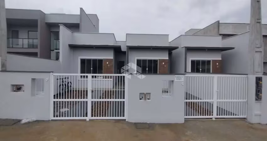 Geminado térreo 1 suíte +  quartos no bairro Jaraguá 84 em Jaraguá do Sul, SC