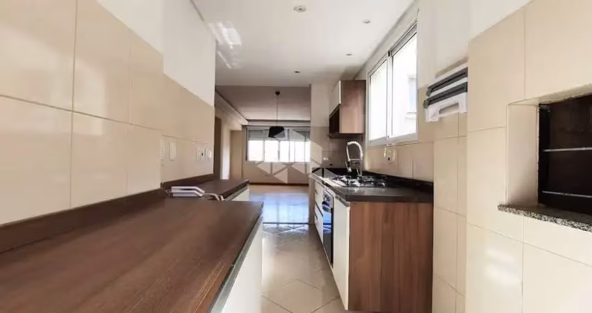 Apartamento 3 dormitórios com uma vaga coberta e escriturada no centro histórico.