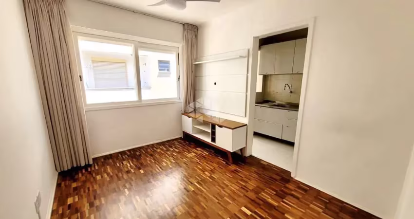 Reformado e semi mobiliado  apartamento de 01 dormitório.