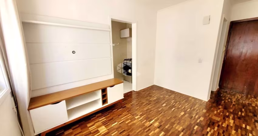Reformado e semi mobiliado  apartamento de 01 dormitório.