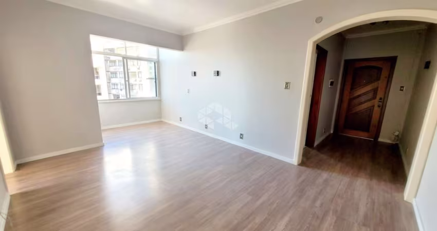 Baixou 20 mil !!  Apartamento 2 dormitórios + dep, reformado e com e vista para o Guaíba. 