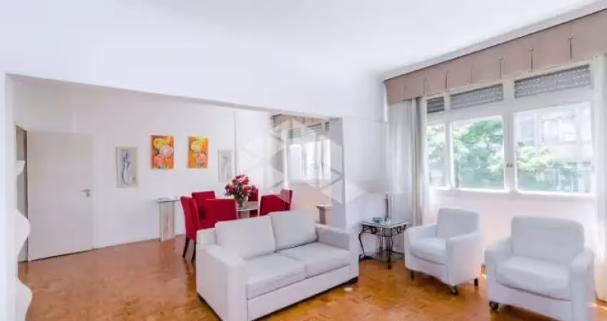 Apartamento de 03 dormitórios, 02 sacadas entre os bairros independência e bom fim.