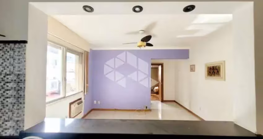 Apartamento no centro histórico com 01 dormitório e garagem.