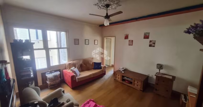 Apartamento de 2 dormitórios de frente para a Redenção.