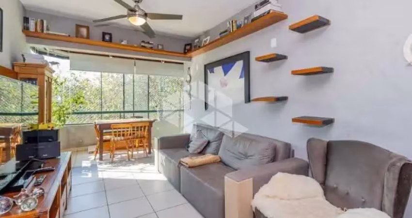 Apartamento de 02 dormitórios, 02 sacadas, garagem e totalmente mobiliado.